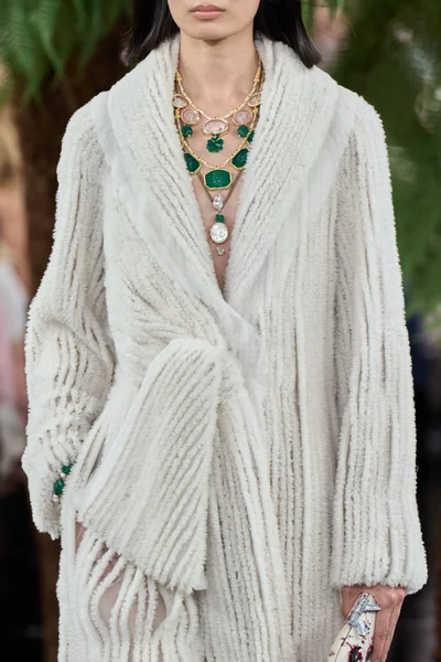Look 28